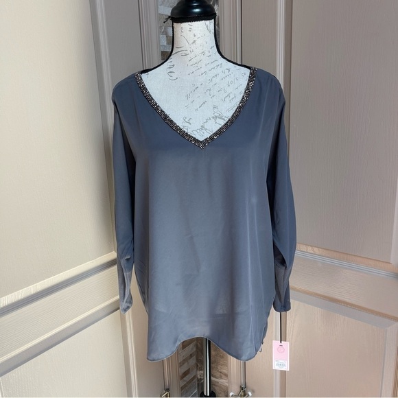 Juicy COUTURE Gray NWT V-Neck Top with Cut outs and Rhinestones Sz L - Picture 4 of 16